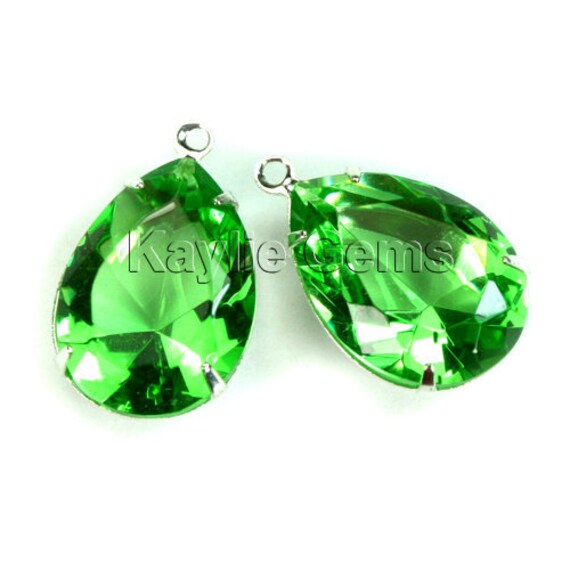 18 X 13 Tear Drop Birne Glas Juwel in Sterling Silver Plated Einstellungen - Apfelgrün 2 Stk von CanterburyLane