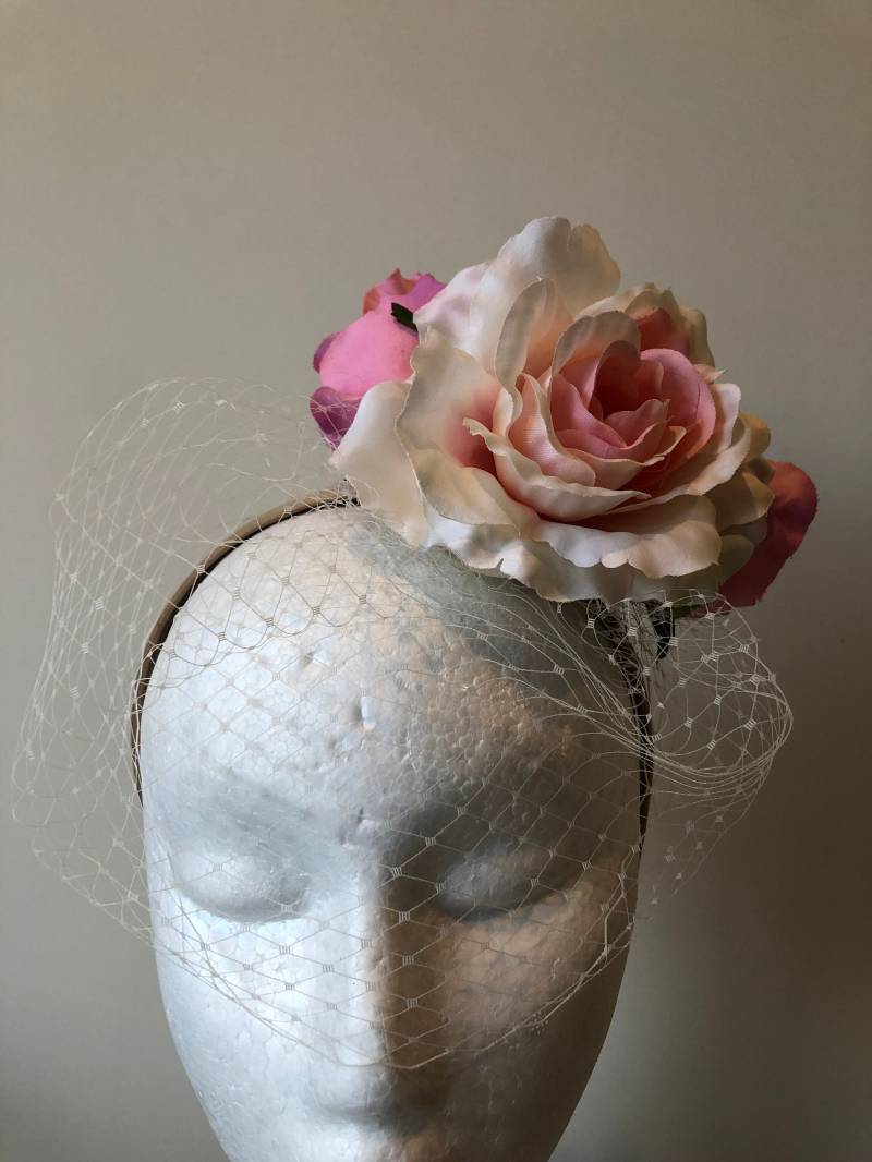 Neu Creme Haarband Fascinator Mit Netz Und Rosa Creme Farbenen Blüten Auf Bestellung Neu Creme Haarband Fascinator Mit Netz Und Rosa Creme Farbenen Blüten Auf Bestellung von CanteringDesigns