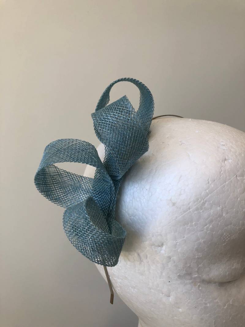 Neue Leicht Blumig Schleife Fascinator Auf Ein Stirnband Neue Leicht Blumig Schleife Fascinator Auf Ein Stirnband von CanteringDesigns