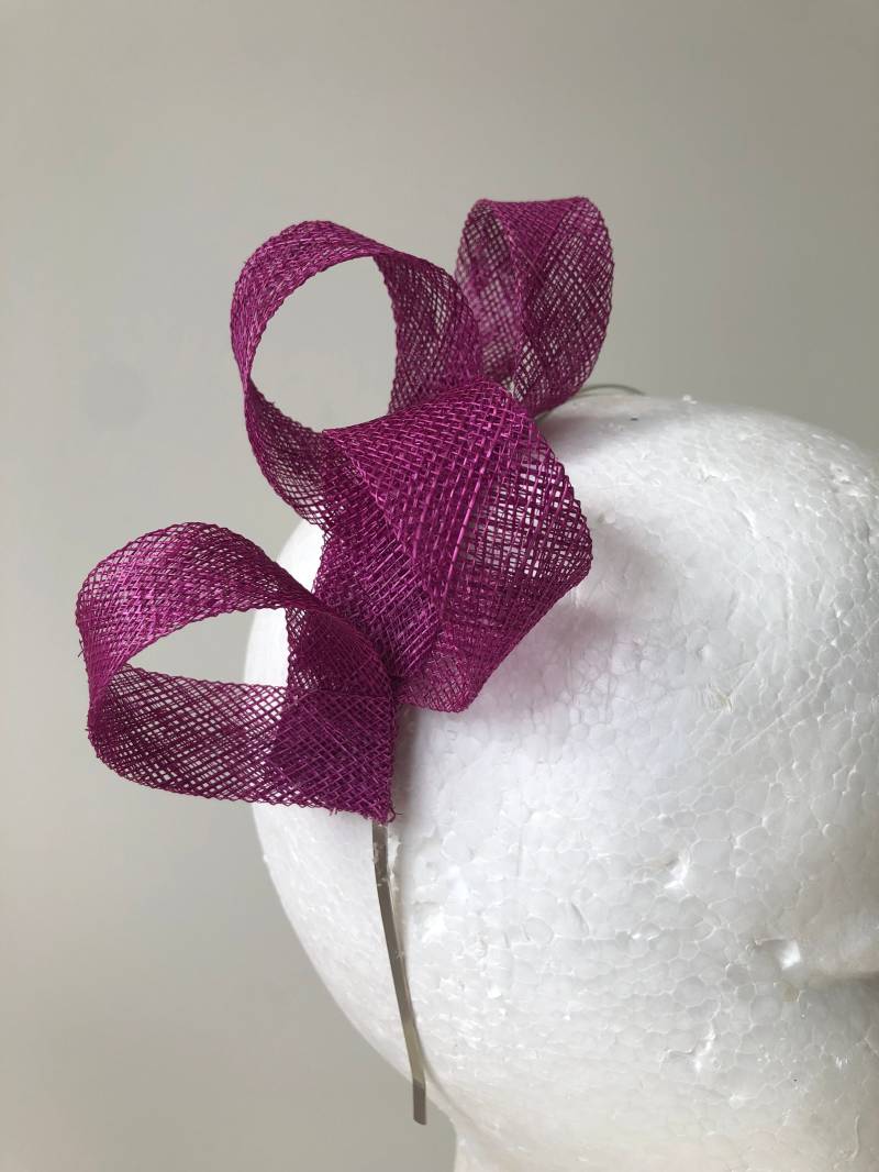 Neue Magenta/Lila Schleife Fascinator Auf Einem Silbernen Metall-stirnband Neue Magenta/Lila Schleife Fascinator Auf Einem Silbernen Metall-stirnband von CanteringDesigns