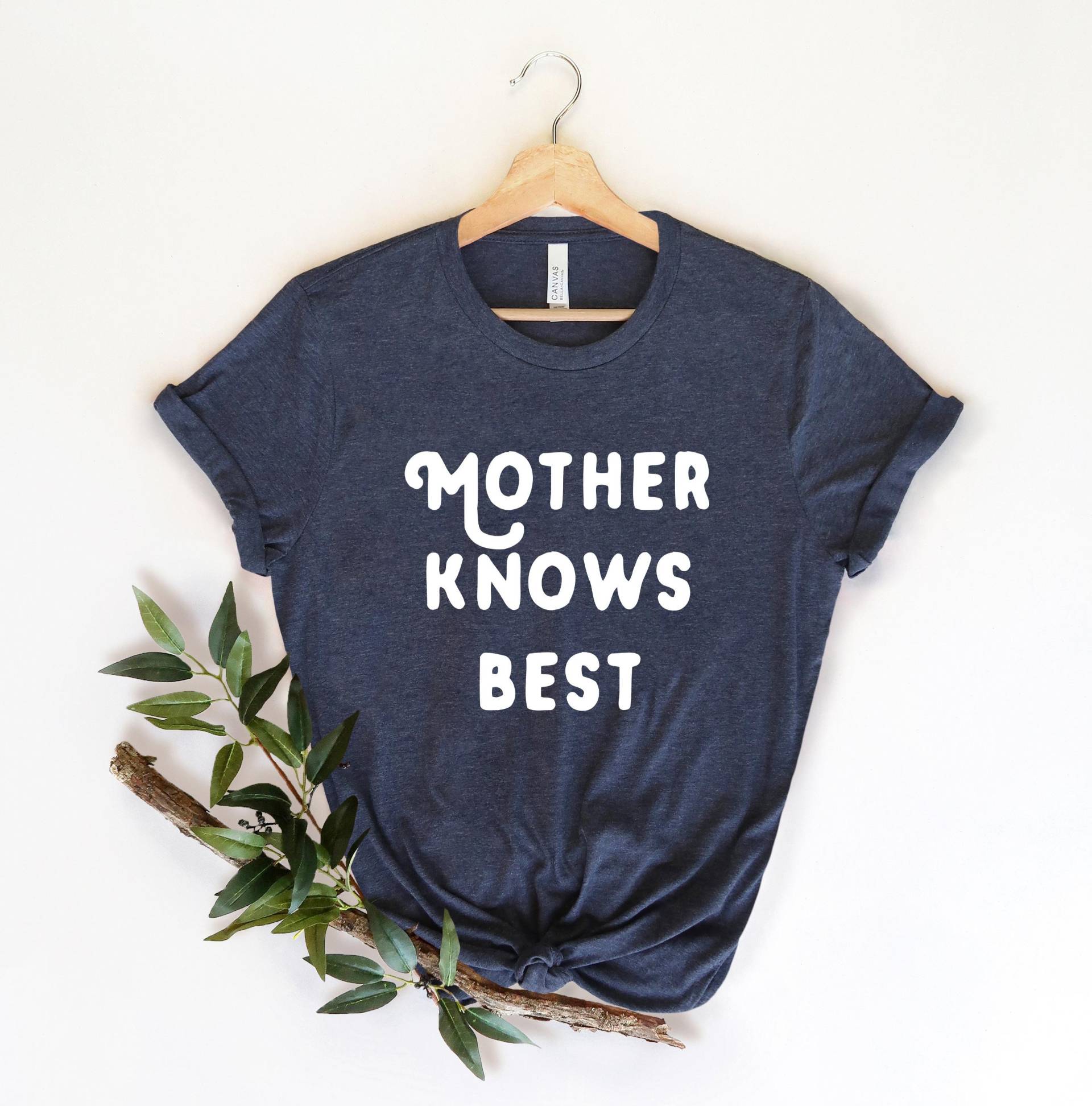 Mutter Weiß Es Am Besten T-Shirt | Mama Unisex-Passform Langes Damen Bär Muttertags Geschenk Mutter Weiß Es Am Besten T-Shirt | Mama Unisex-Passform Langes Damen Bär Muttertags Geschenk von CantonBoxCompany