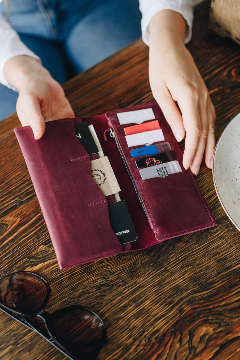 Personalisieren Sie Lange Leder Damen Geldbörse - Marsala, Leder, Benutzerdefinierte Frauen Geldbörse, Jubiläumsgeschenk, Vollleder von Cantoneri