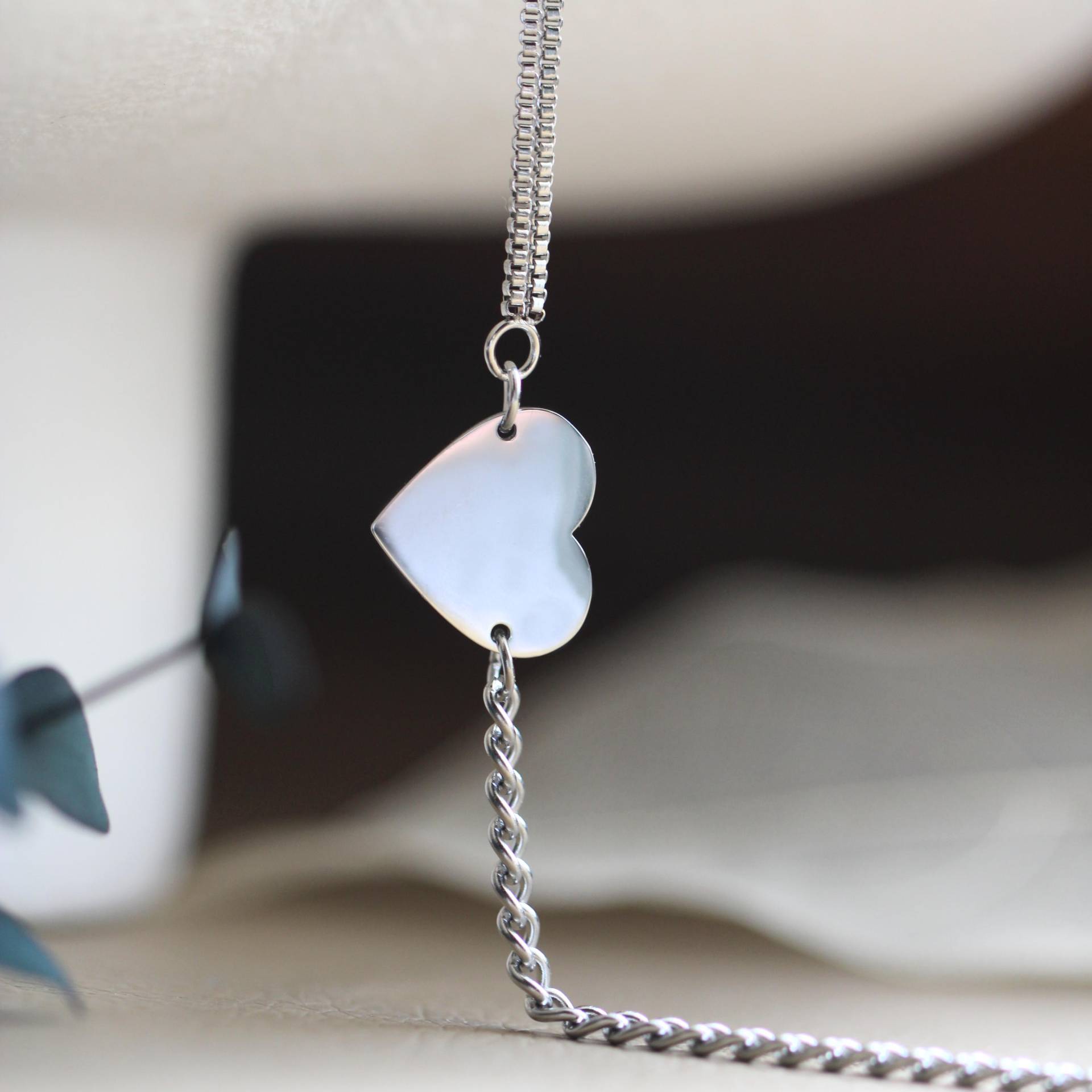 Personalisiertes Armband Mit Herzanhänger - Gravur Namen, Datum Oder Initialen Geschenk Für Freundin, Mama, Schwester Silber von CapaliaSchmuck