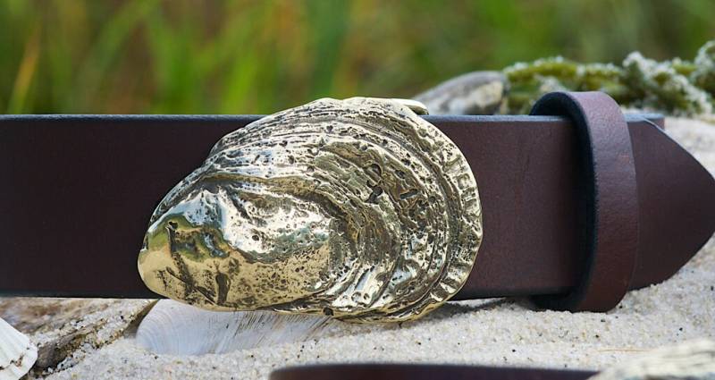 Cotuit Austernschalenschnalle von CapeCodCellarLeather