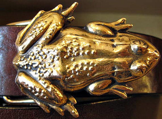 Handgefertigte Frosch Schnalle Aus Massivem Messing Handgefertigte Frosch Schnalle Aus Massivem Messing von CapeCodCellarLeather