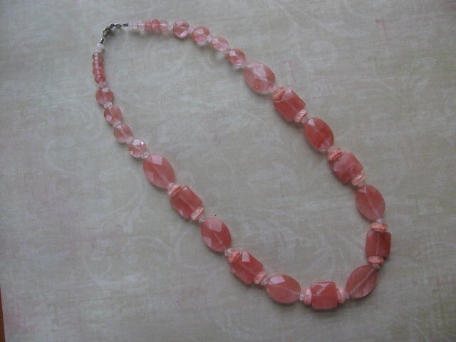 Pretty in Pink Edelstein Halskette Pretty in Pink Edelstein Halskette von CapeKathy
