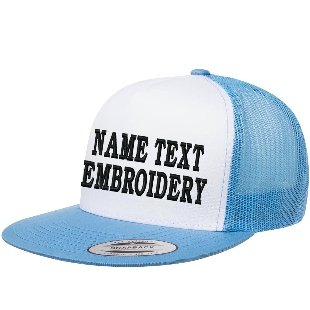 Benutzerdefinierte Stickerei Trucker Hut Yupoong Snapback Personalisierte Text Name Bestickt Mesh Baseball Cap Flache Bill 6006 Weiß Baby Blau 2Tone Benutzerdefinierte Stickerei Trucker Hut Yupoong Snapback Personalisierte Text Name Bestickt Mesh Baseball Cap Flache Bill 6006 Weiß Baby Blau 2Tone von Caprobot