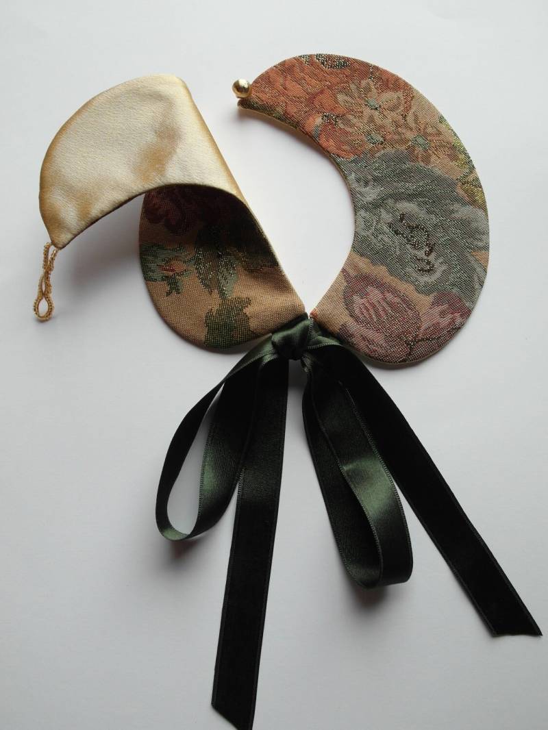 Handgemachte Peter Pan Halsband in Herbstfarben von Capsis