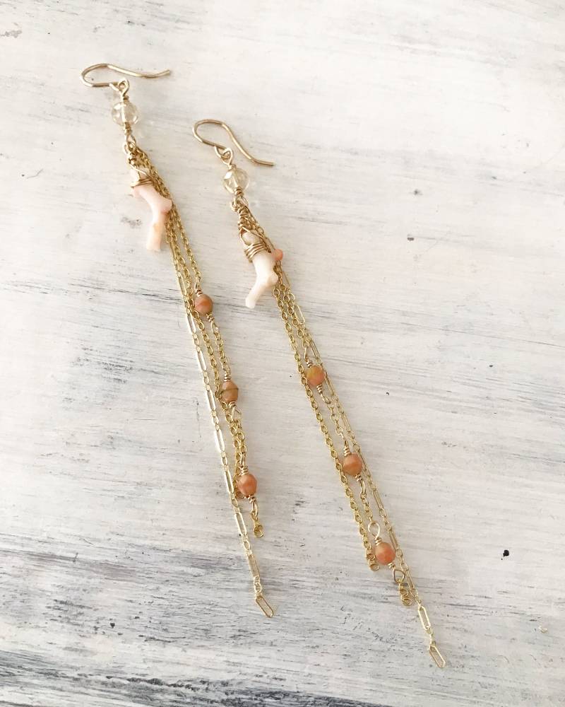 Lange Ohrhänger Mit Rosa Koralle Lange Ohrhänger Mit Rosa Koralle von CaptureMauiHawaii