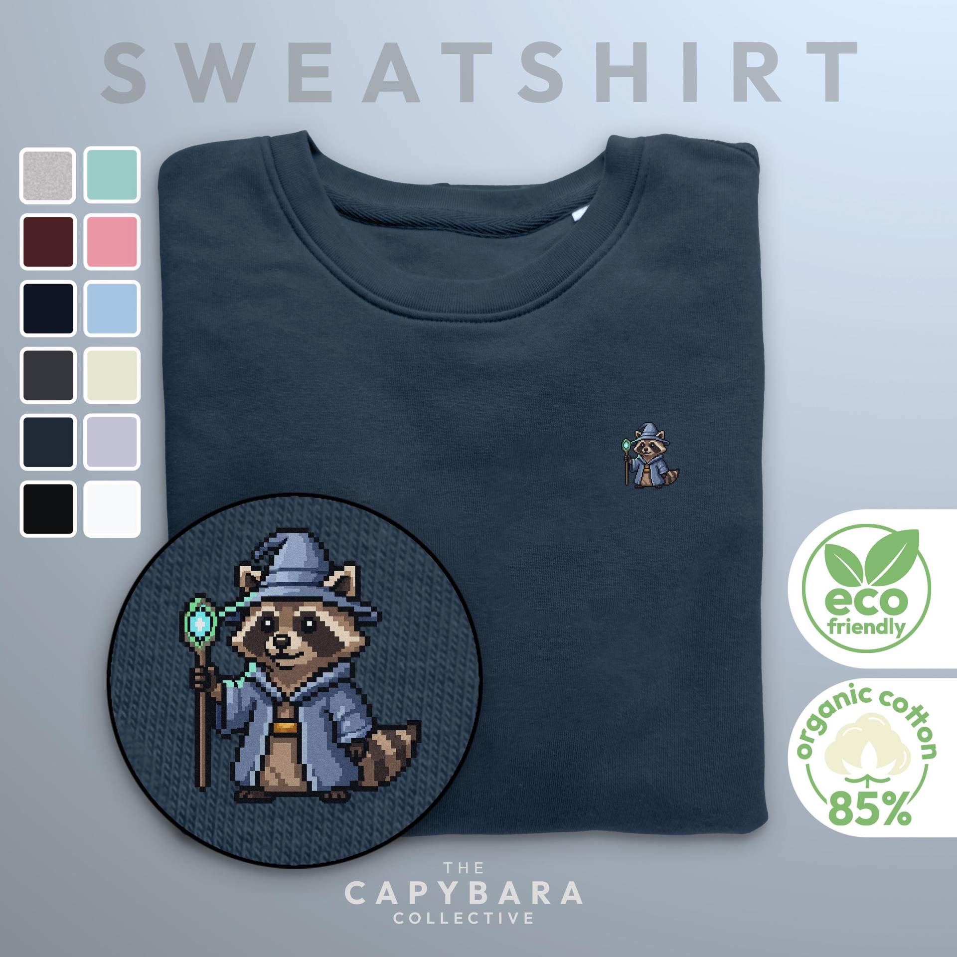Waschbär Magier Sweatshirt | Pixel Art Pullover 8-Bit Fantasy Crewneck Bio-Baumwolle Unisex Geschenk Für Spieler & Tierfreunde von CapybaraCollectiveDE