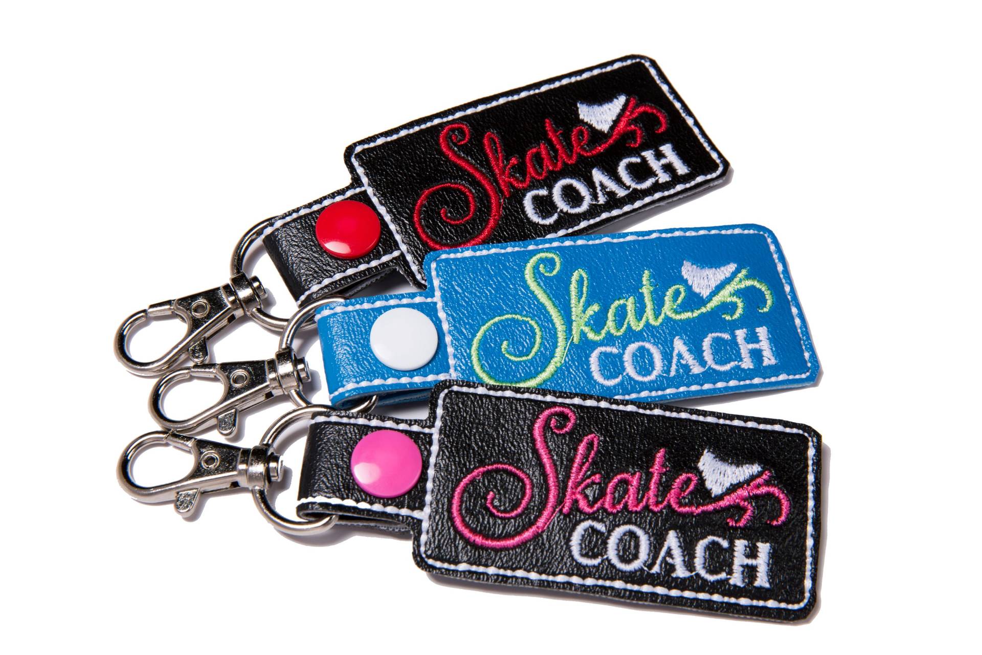 Skate Coach Bag Tag Snap Key Fob Schlüsselanhänger, Besticktes Vinyl in Ihrer Farbwahl Mit Snap, Skater Geschenk, Eislaufen Geschenk Skate Coach Bag Tag Snap Key Fob Schlüsselanhänger, Besticktes Vinyl in Ihrer Farbwahl Mit Snap, Skater Geschenk, Eislaufen Geschenk von CaraAnneDesigns