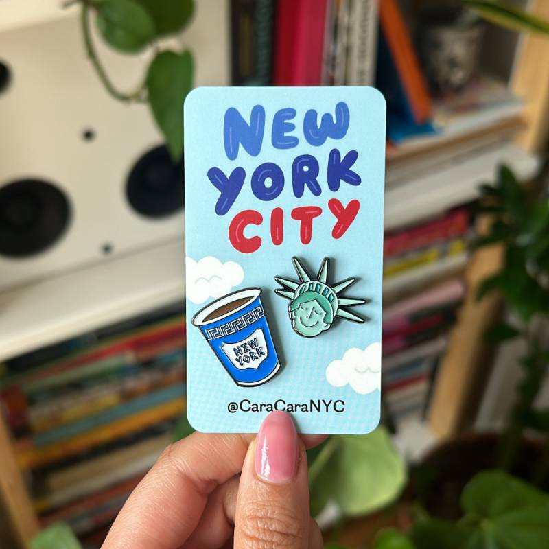 Preorder 2 Nyc Emaille Pins Ny Coffee + Sweet Lady Liberty Preorder 2 Nyc Emaille Pins Ny Coffee + Sweet Lady Liberty von CaraCaraNYC