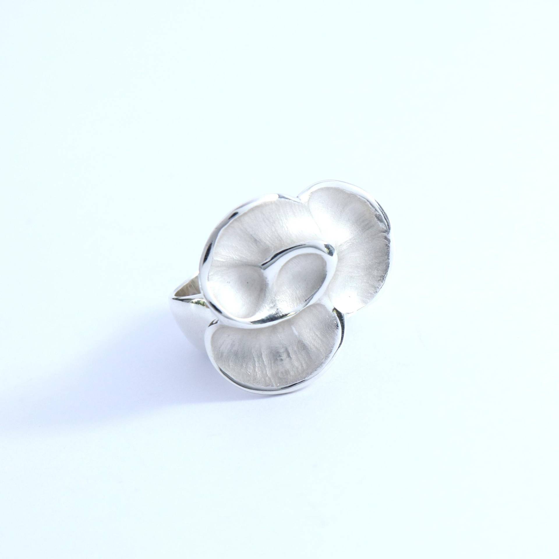 Geschnitzter Blumenring „Seerose" - Kreation Aus 925Er Silber Carara von CararaCreation