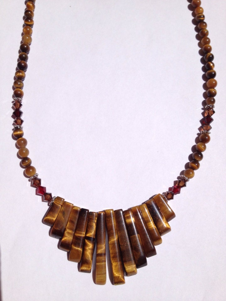 Tiger Eye Edelstein Halskette, Edelstein-Fan-Halskette, Swarovski-Kristall, Natürliche Halskette Tiger Eye Edelstein Halskette, Edelstein-Fan-Halskette, Swarovski-Kristall, Natürliche Halskette von CarastoneDesigns