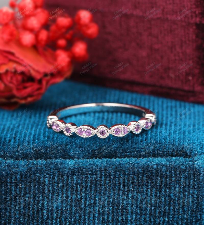 Art-Deco-Marquise-Stil Natürlicher Amethyst, Halbe Ewigkeit Ehering, Massiver 14K Roségoldring, Versprechensring, Stapeln Passender Band von CaratDesignGifts