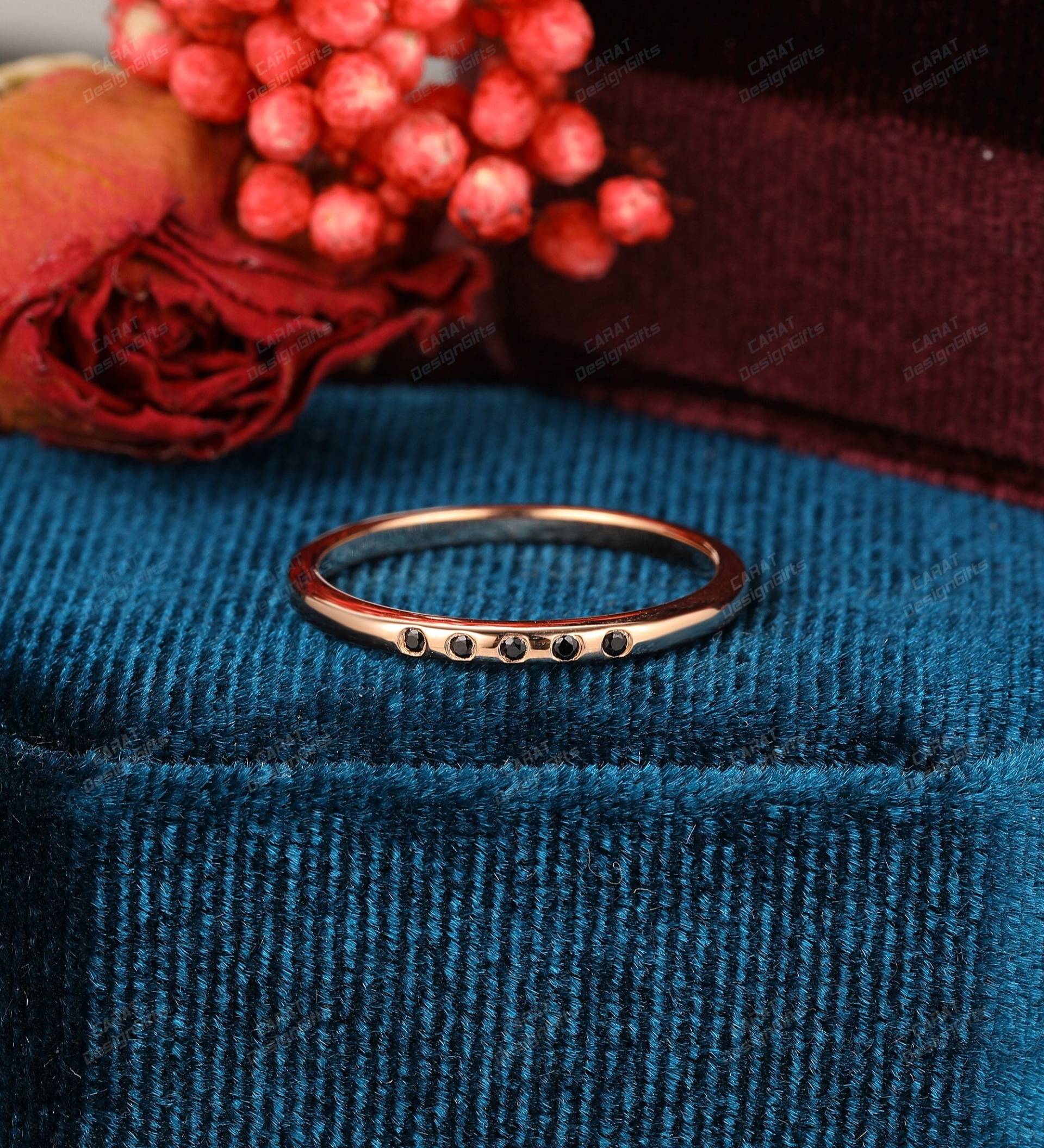 Zierliche Schwarze Edelstein Band, 0.04Ctw Natürliche Spinell Ehering, Rose Gold Stapel Passenden Ring, Personalisierte Handgefertigte Zarte von CaratDesignGifts