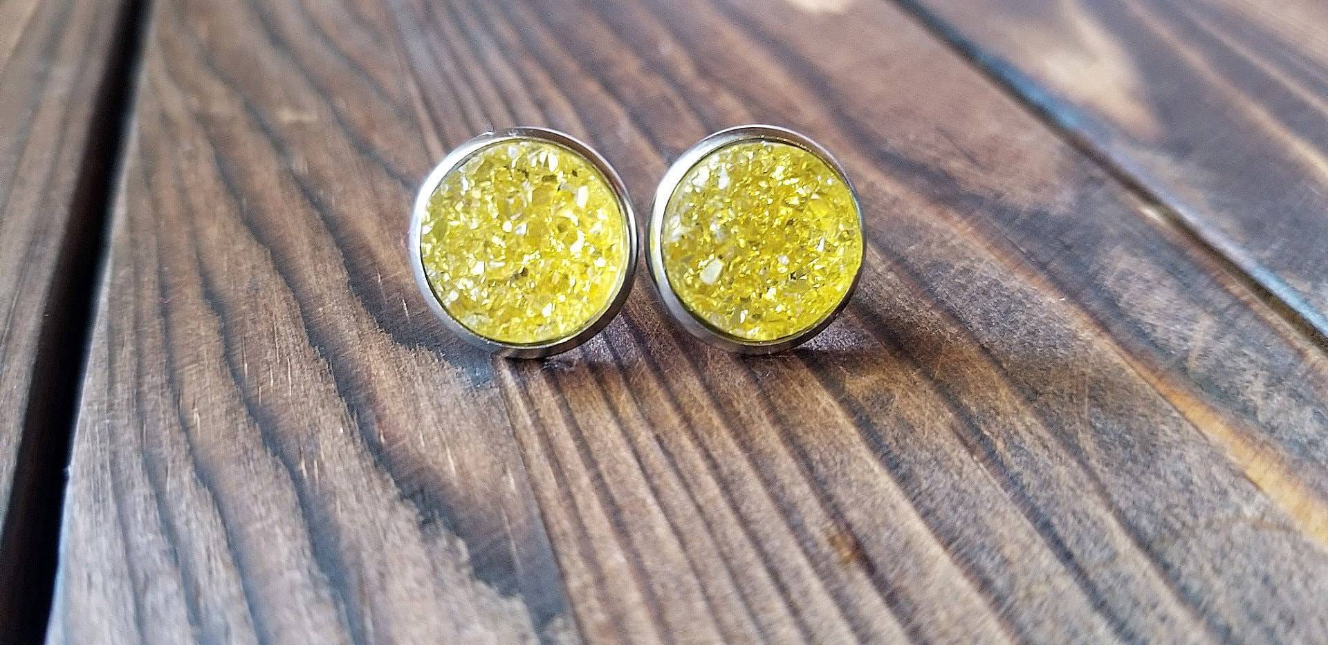 Gelbe Druzy Ohrringe | 12mm | Hypoallergene Ohrstecker Roh Edelstein Funkelnde Boho Stein von CaravansofIsterway