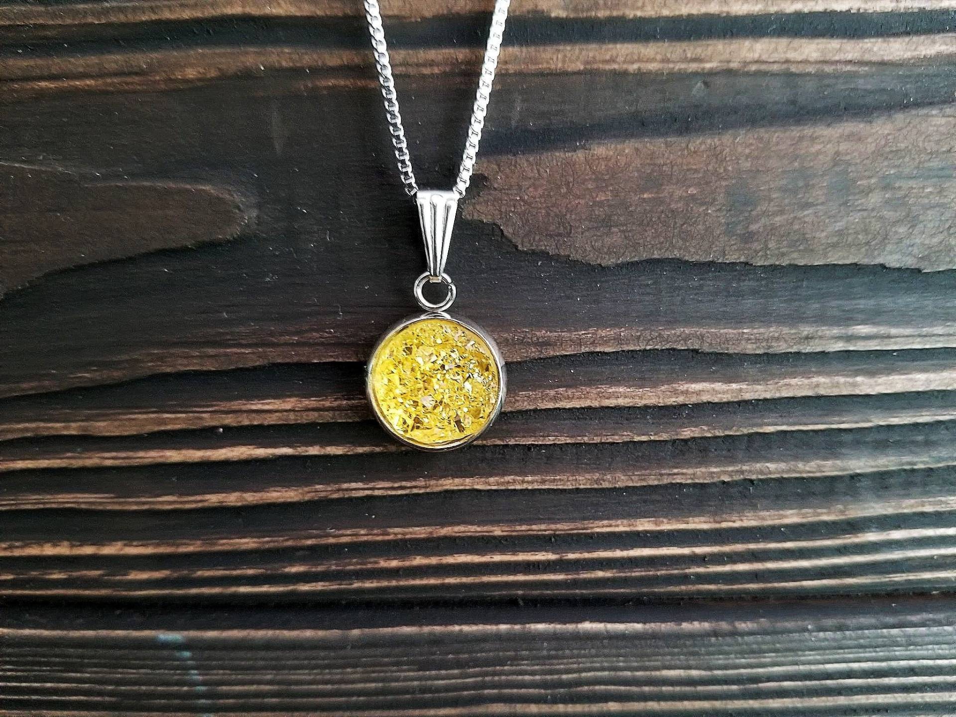 Kleine Titan Gelb Druzy Halskette | 12mm | Schichtung Kristall Hypoallergene Edelstein Geode Anhänger von CaravansofIsterway