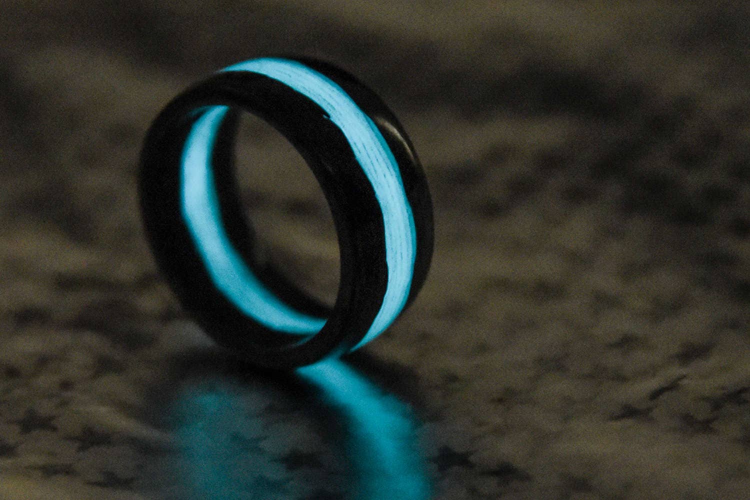 Carbonfaser Ring Mit Aqua Glow in The Dark, Poliert 9 Mm Breit Carbonfaser Ring Mit Aqua Glow in The Dark, Poliert 9 Mm Breit von CarboNwoodRings