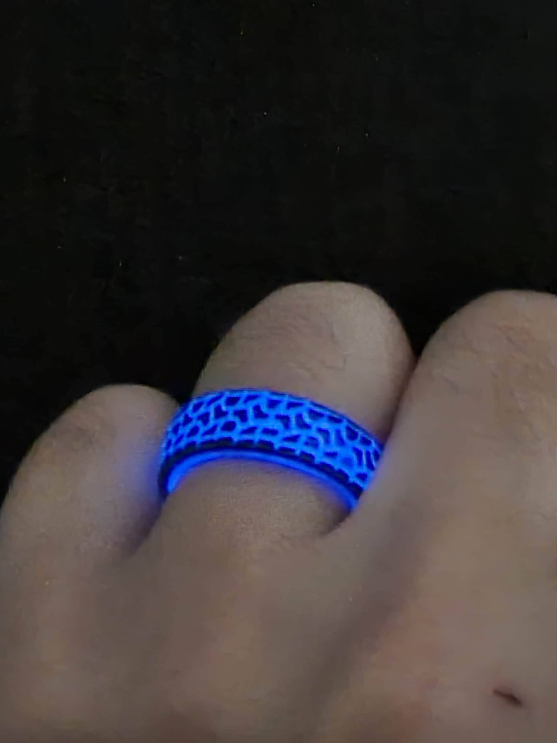 Reifen Carbon Fiber Ring, Tread Herren Sport Glow in The Dark Tough Edel Ring von CarboNwoodRings