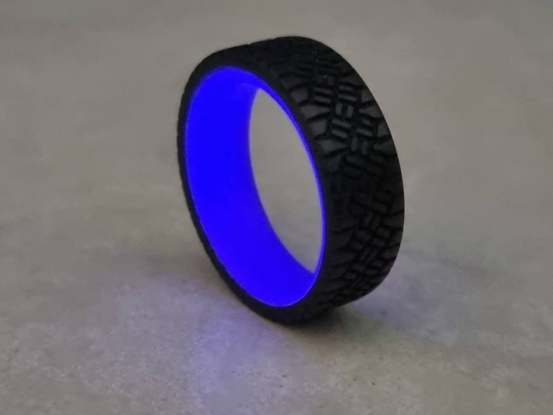 Reifen Carbonfaser Ring, Tread Herren Ehering, Schwarzer Band Ring Herren, Glow in The Dark 8 Breite Mm von CarboNwoodRings