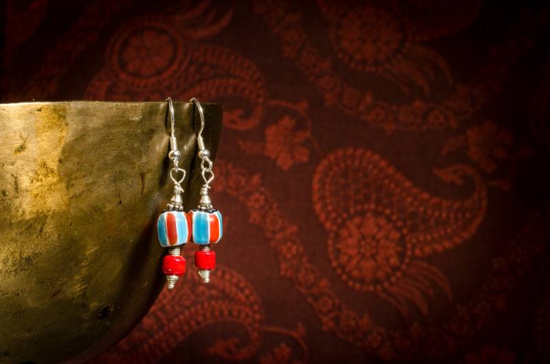 Ohrringe Mit Blau-Roter Chevronperle von CardAndArtShop