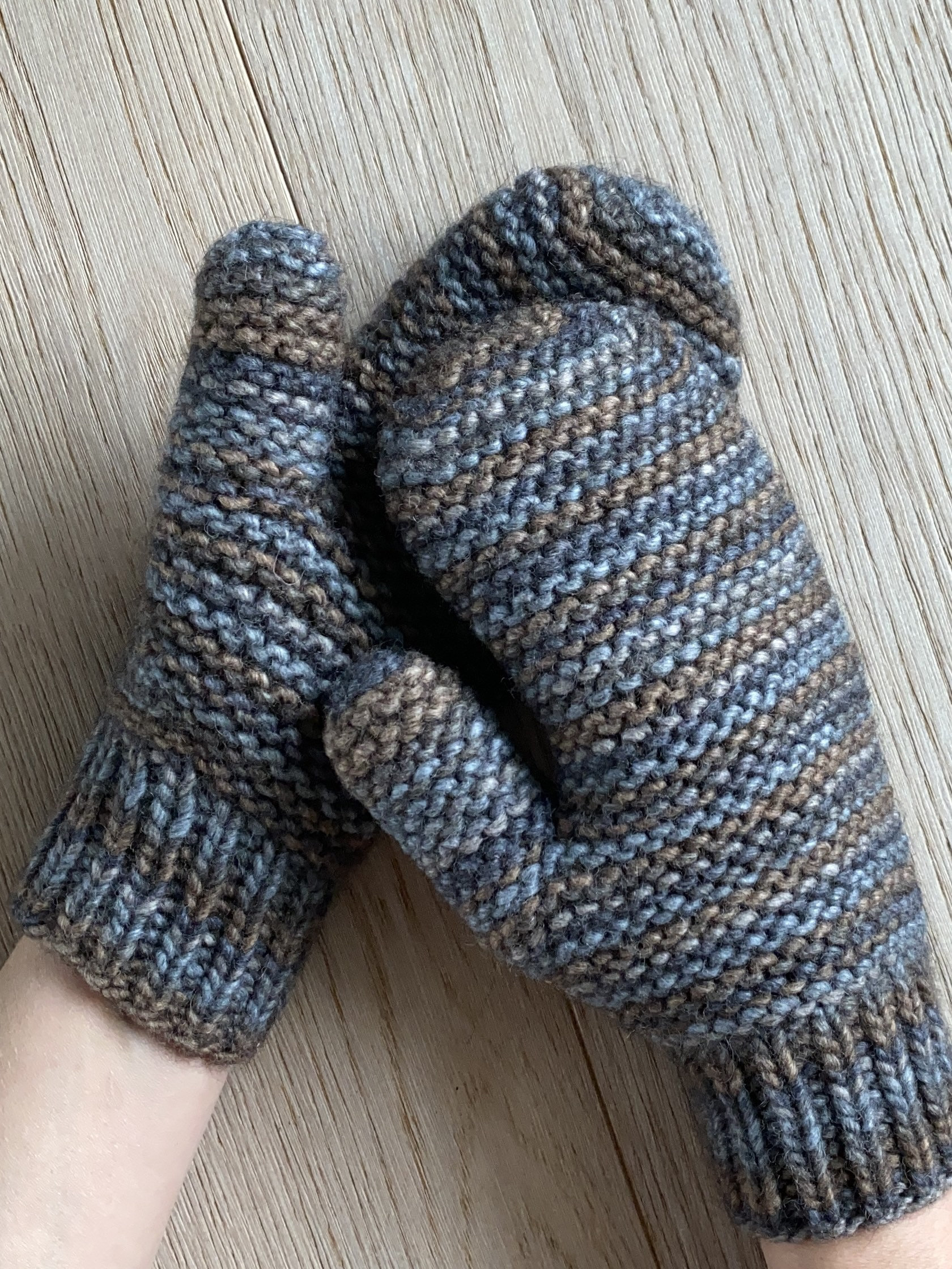 Handgestrickte Handschuhe Wollstrickhandschuhe Grau Braune Strickhandschuhe Armstulpen Frauen Winter Wollhandschuhe von CardiGannaS