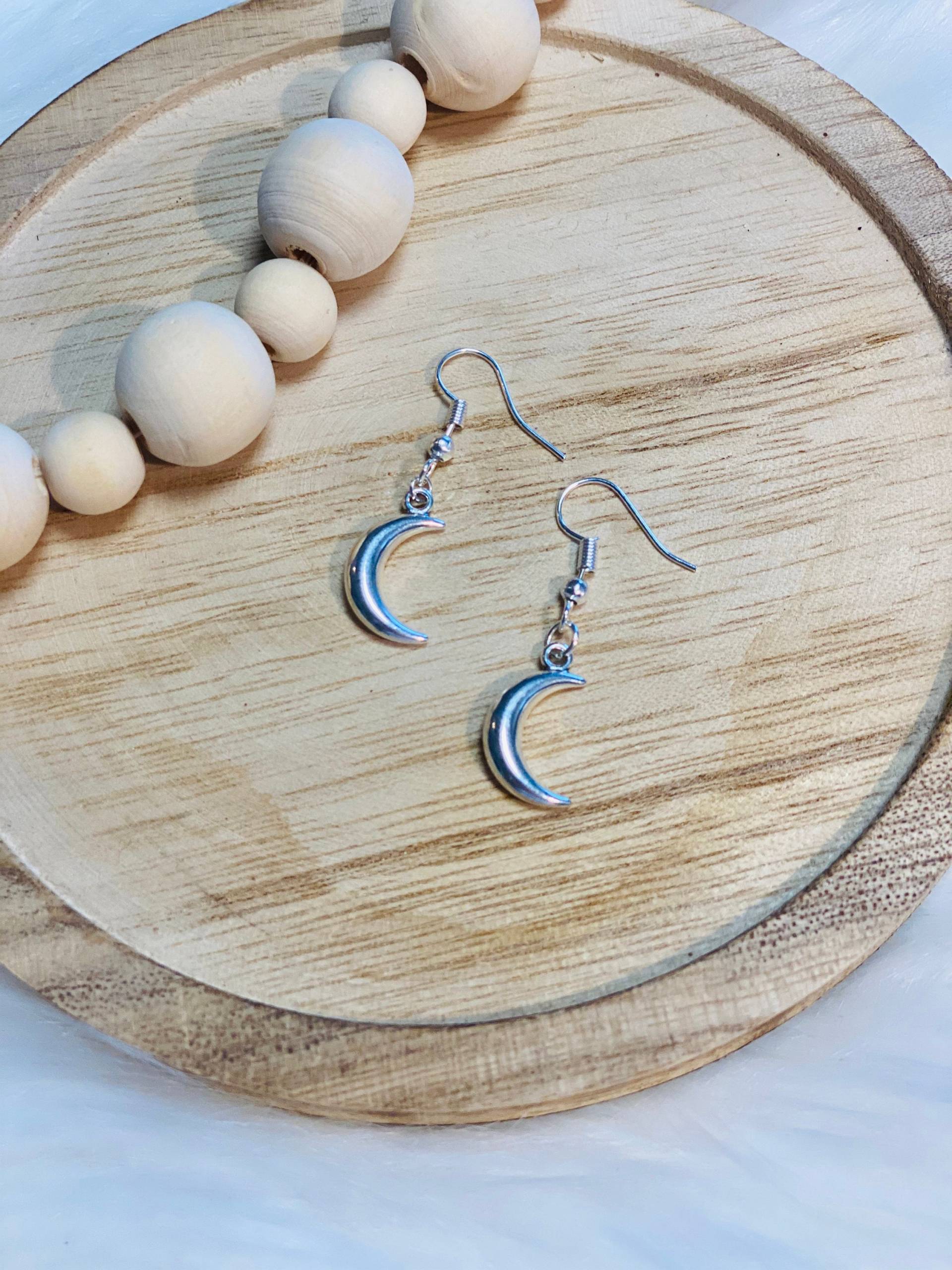 Mond Ohrringe Mond Ohrringe von CardsAndBooksStudio