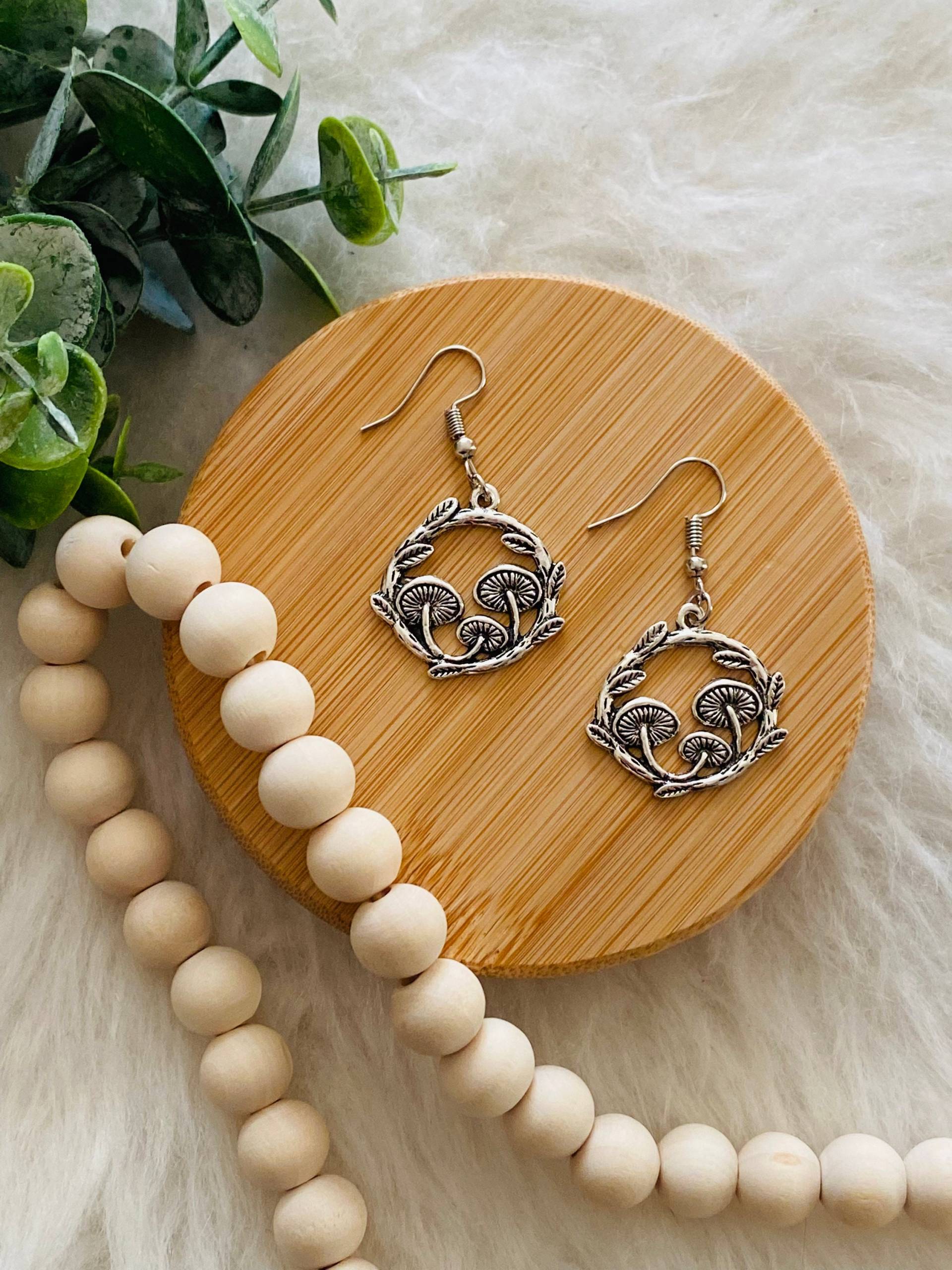 Pilz Ohrringe Pilz Ohrringe von CardsAndBooksStudio