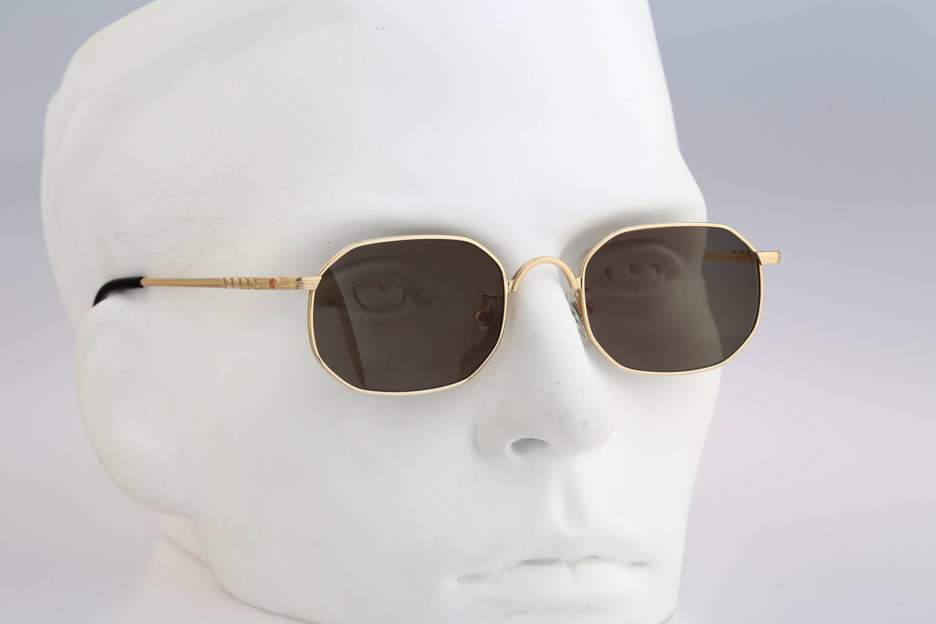 Alain Delon 3306, Vintage 90Er Jahre Kleine Goldene Hexagon Sonnenbrille Herren & Frauen Nos von CarettaVintageCo