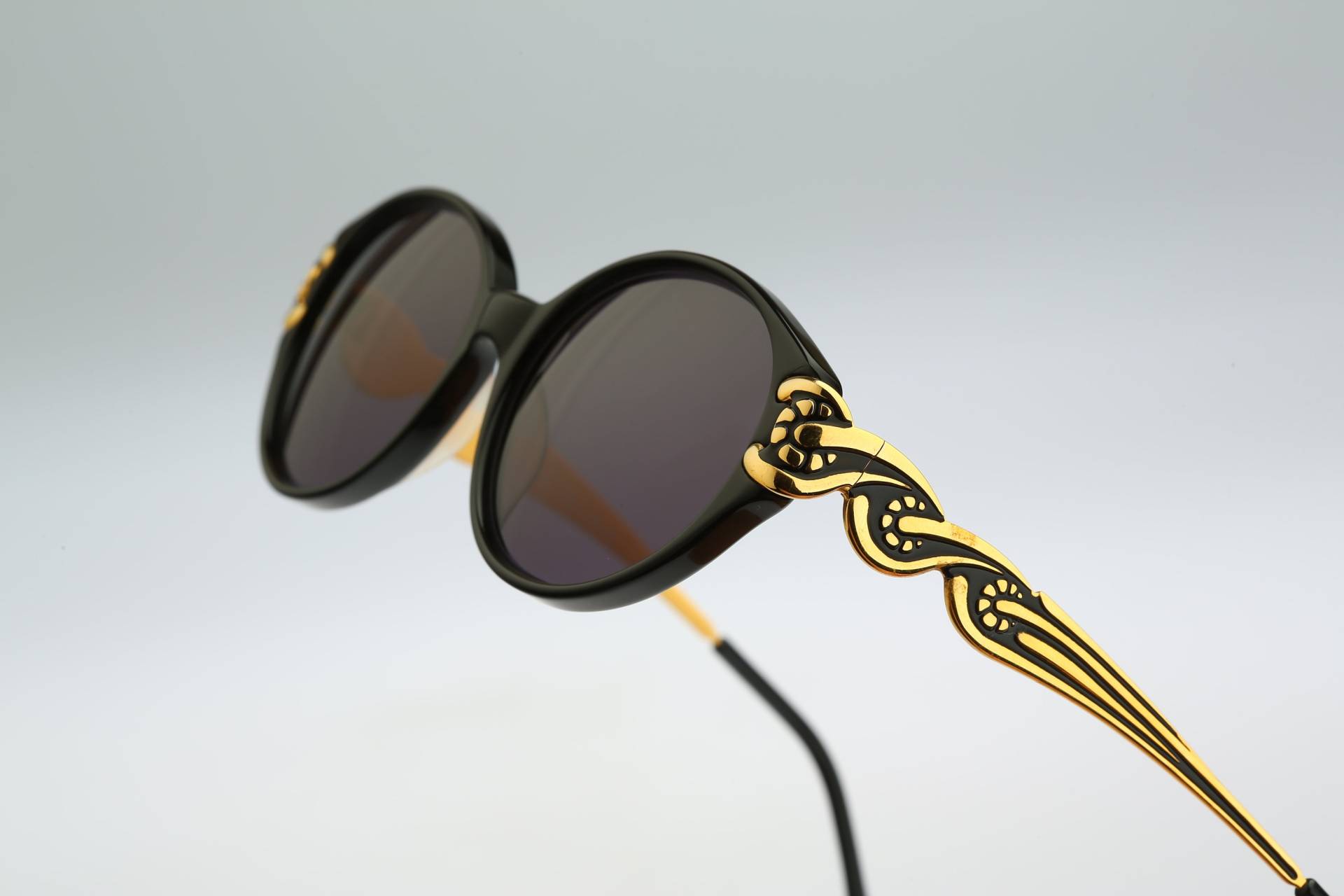 Anteprima Juli, Vintage 90Er Jahre Unikat Viktorianisch Gold & Schwarz Oval Sonnenbrille Damen, Nos von CarettaVintageCo