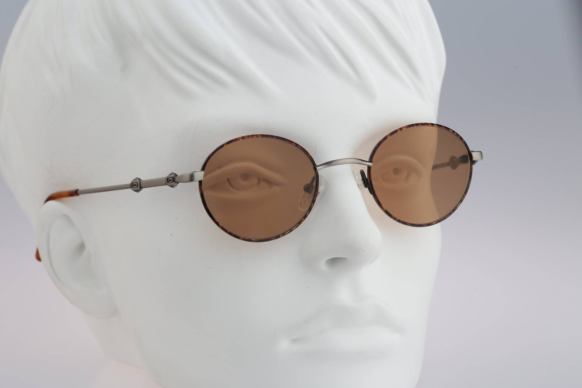 Getönte Runde Sonnenbrille, Personal Opinion 2077 517, Vintage 90Er Silber & Schildkröte Steampunk Kleine Kreis Sonnenbrille Damen Nos von CarettaVintageCo