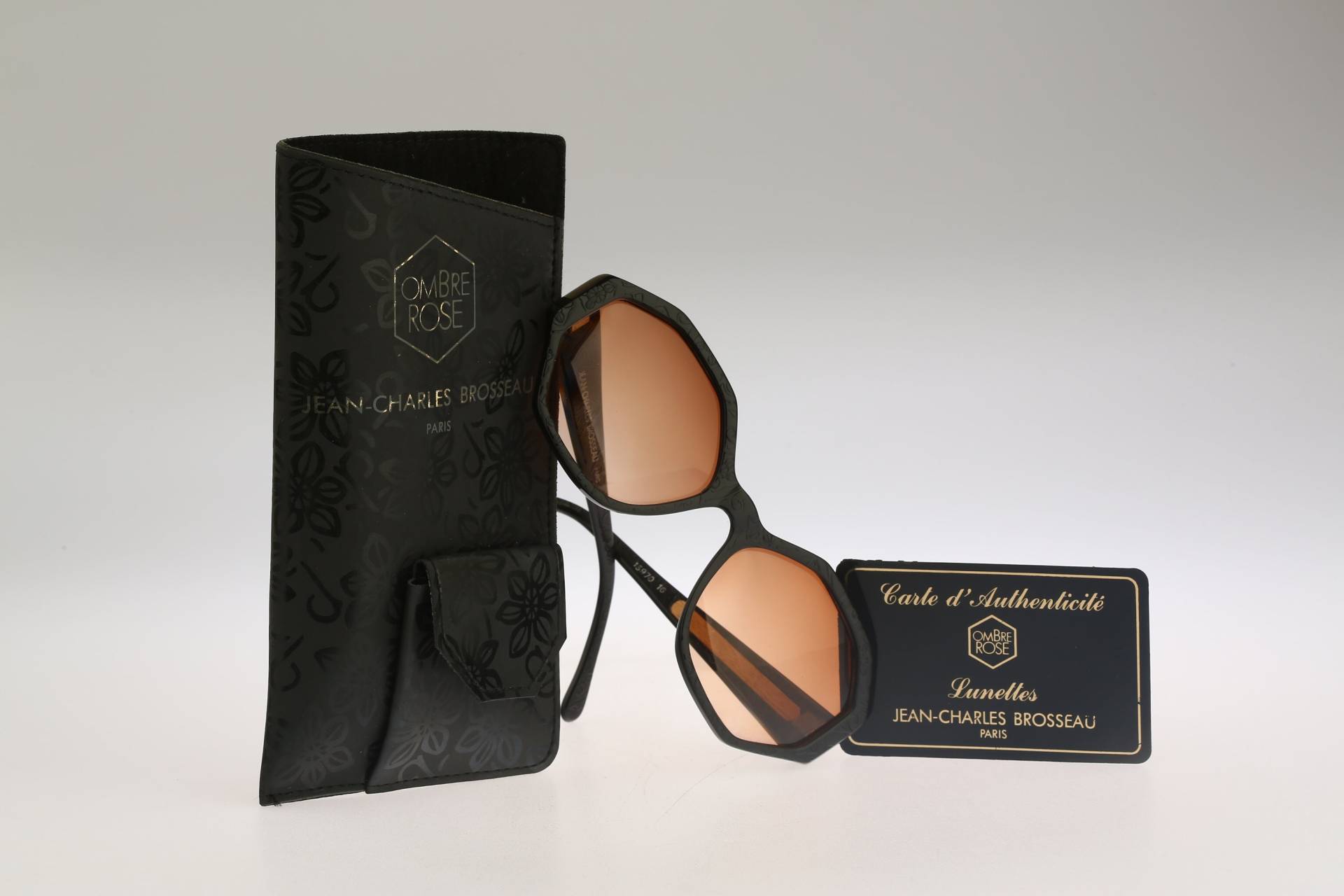 Jean Charles Brosseau Ombre Rose, Vintage 80Er Jahre Schwarze Oversized Hexagon Sonnenbrille Damen, Nos von CarettaVintageCo