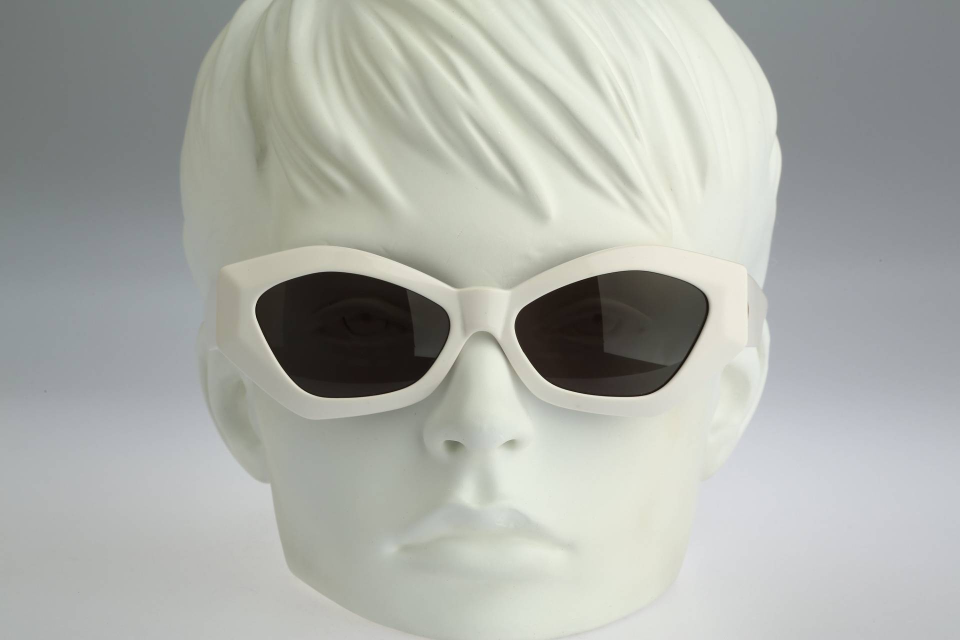 Linea Pitti Florence Design 546, Vintage 90Er Jahre Eckige Weiße Katzenaugen Sonnenbrille Damen, Nos von CarettaVintageCo