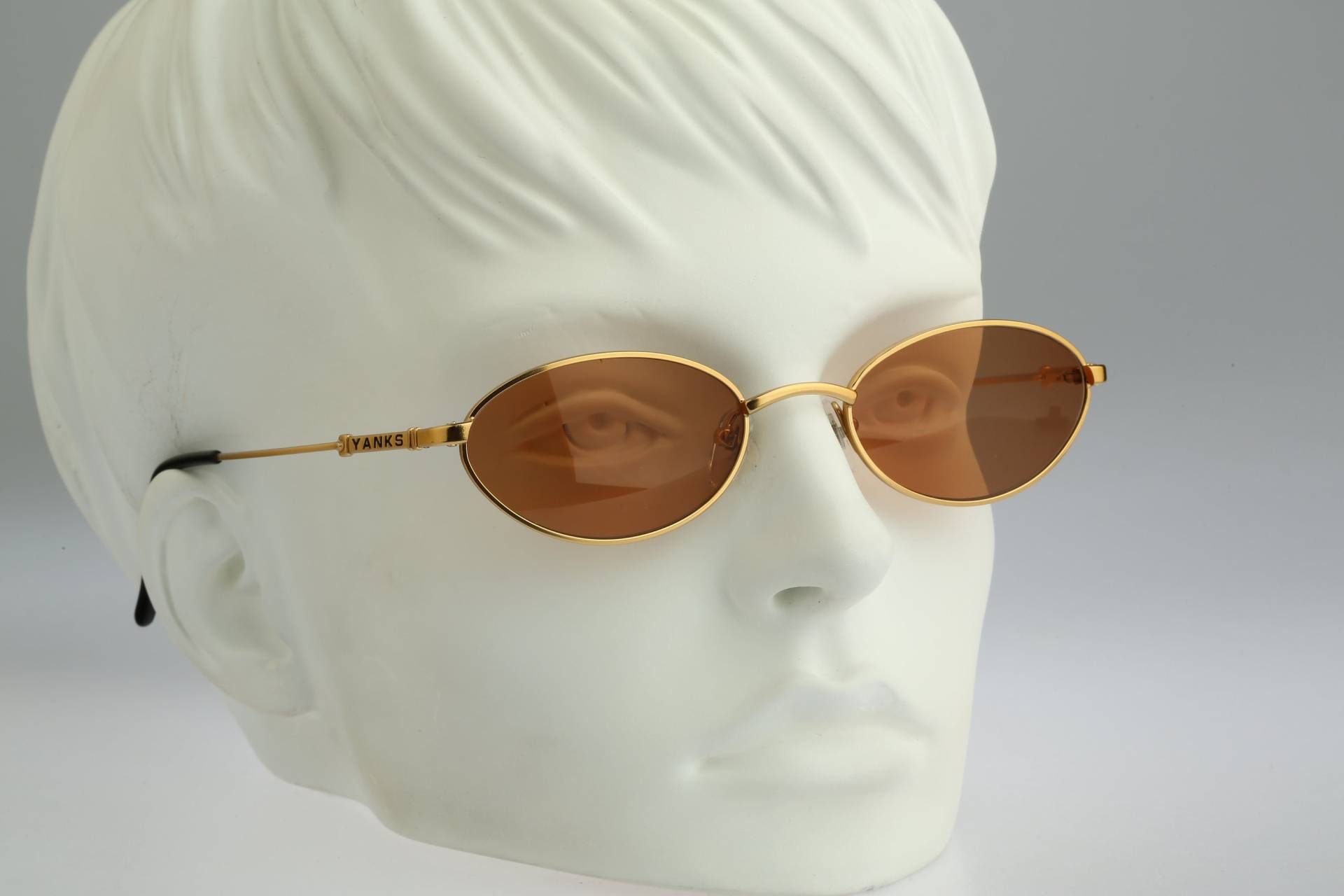 Yanks 630 768, Vintage 90Er Jahre Braune Linsen Slim Gold Oval Sonnenbrille Damen , Nos von CarettaVintageCo