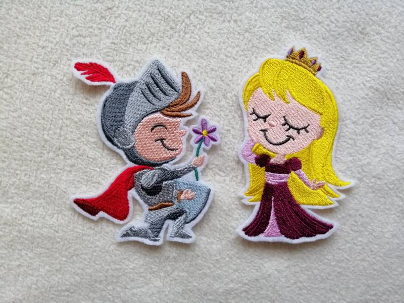 2Er Set - Prinzessin Und Ritter Applikation Gross in Wunschfarbe von CareweZauberstern