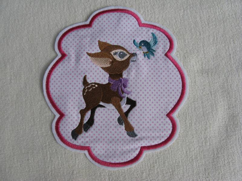 Gestickte Rehkitz/ Bambi Applikation Xl in Wunschfarbe von CareweZauberstern