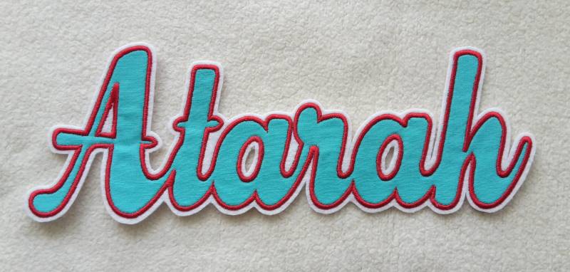Namensapplikation Schreibschrift Mittel in Wunschfarbe von CareweZauberstern