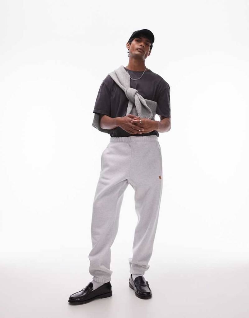 Carhartt WIP - Chase - Jogginghose in meliertem Grau von Carhartt WIP