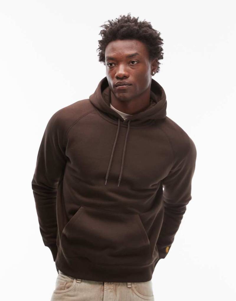 Carhartt WIP - Chase - Kapuzenpullover in Dunkelbraun-Brown von Carhartt WIP