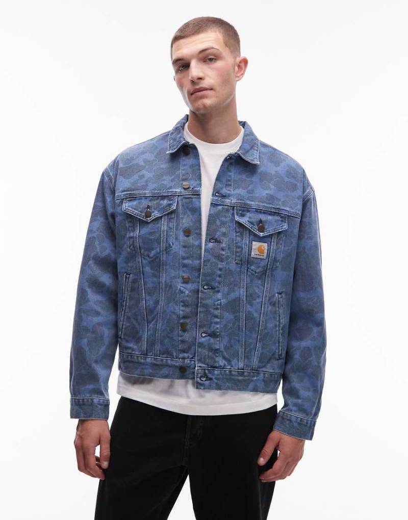 Carhartt WIP - Duck Helston - Jeansjacke mit Military-Muster in Blau von Carhartt WIP