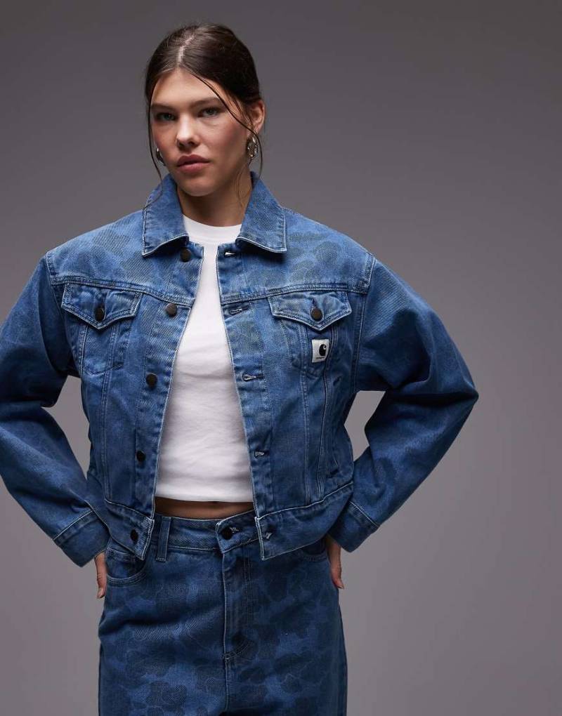 Carhartt WIP - Duck Orell - Jeansjacke in Blau mit Military-Muster von Carhartt WIP