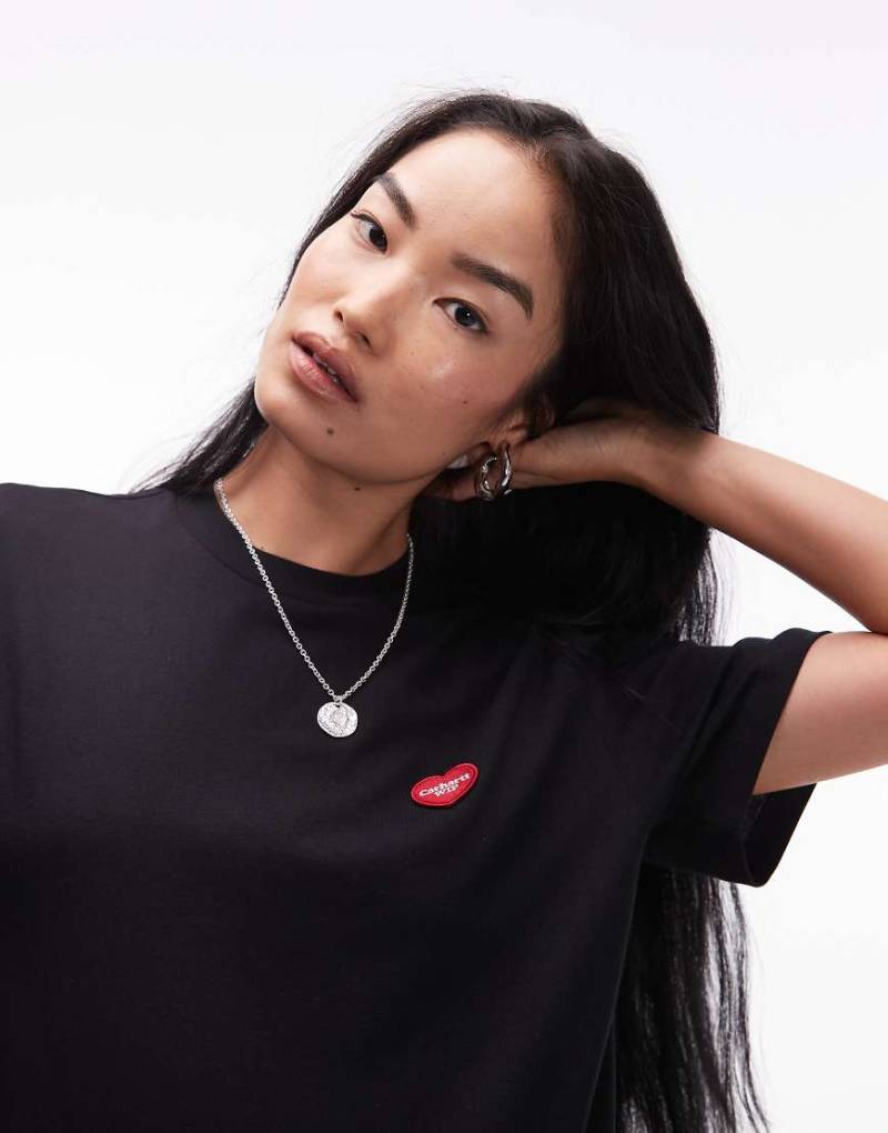 Carhartt WIP - Kurzärmliges T-Shirt in Schwarz mit herzförmigem Aufnäher von Carhartt WIP