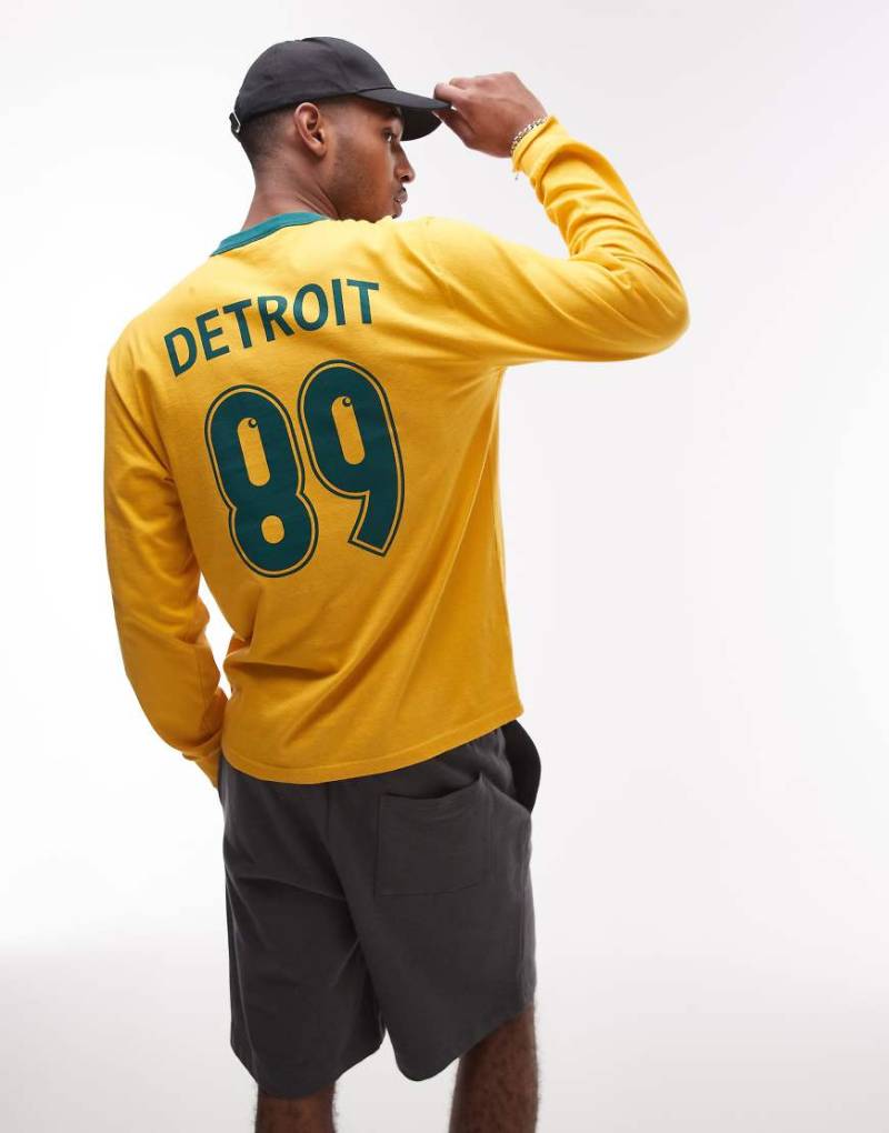 Carhartt WIP - Langärmeliges T-Shirt in Gelb mit „89"-Ringer-Grafik von Carhartt WIP