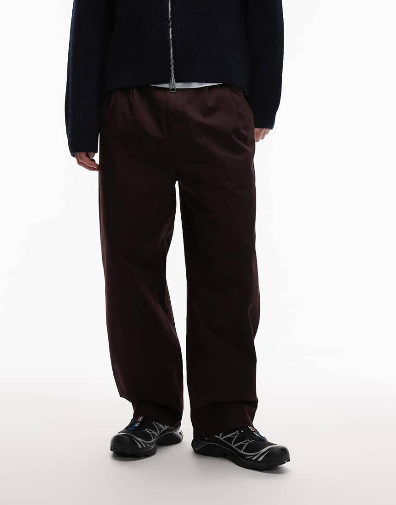 Carhartt WIP - Merrick - Schmal zulaufende Hose in Dunkelbraun mit lockerem Schnitt-Brown von Carhartt WIP