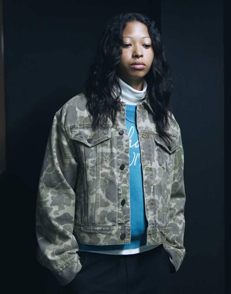 Carhartt WIP - Orell - Jeansjacke in Beige mit Military-Muster-Neutral von Carhartt WIP