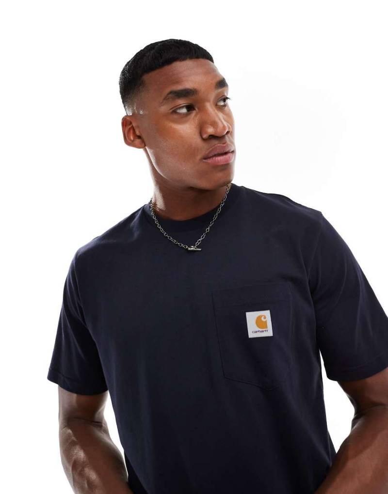 Carhartt WIP - T-Shirt mit Tasche in Marine-Marineblau von Carhartt WIP