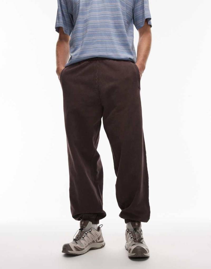 Carhartt WIP - Vista Grand - Weite Jogginghose in Dunkelbraun-Brown von Carhartt WIP