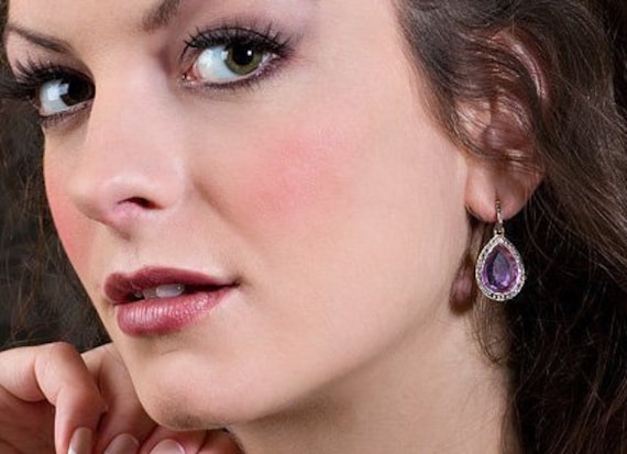 Amethyst Strass Pave Teardropohrringe in Roségold Versilbert Amethyst Strass Pave Teardropohrringe in Roségold Versilbert von CarinaJewels