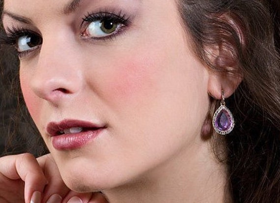 Amethyst Strass Pave Teardropohrringe in Roségold Versilbert Amethyst Strass Pave Teardropohrringe in Roségold Versilbert von CarinaJewels
